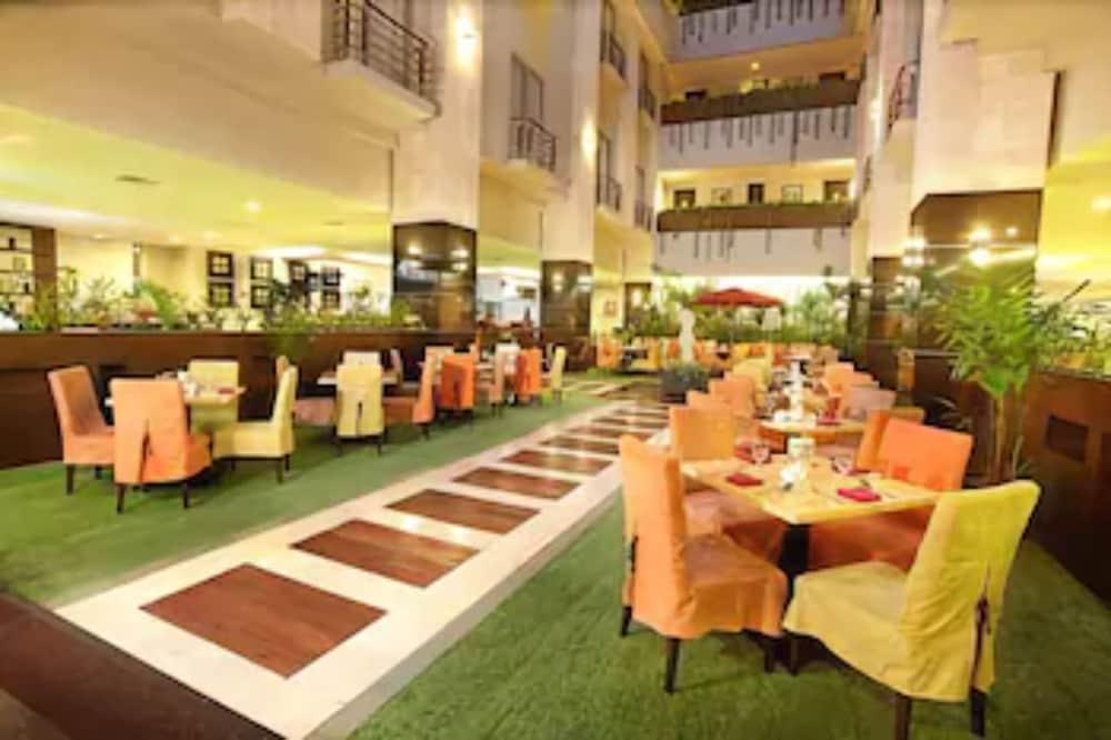 Golden Flower By Kagum Hotels Bandung Exterior photo