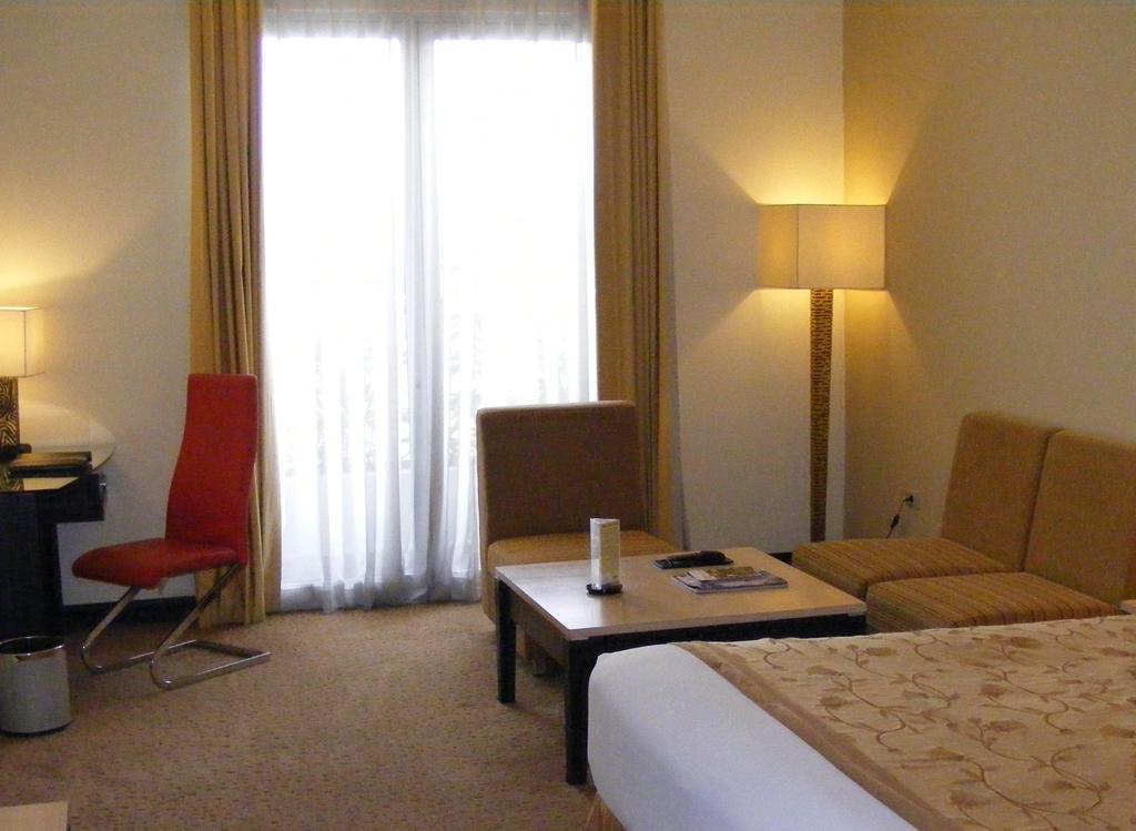 Golden Flower By Kagum Hotels Bandung Exterior photo