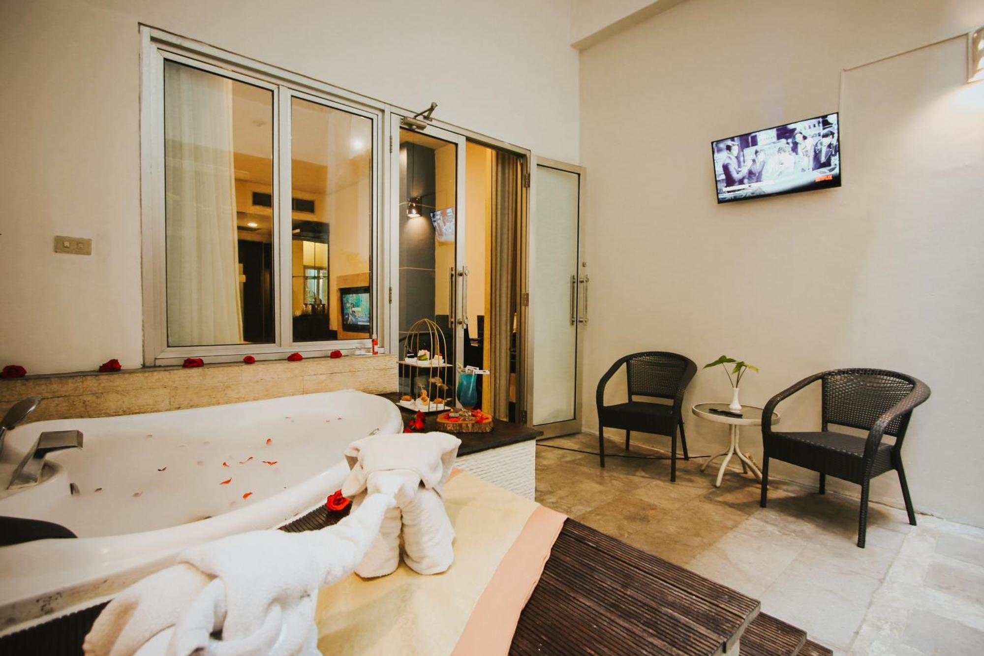 Golden Flower By Kagum Hotels Bandung Exterior photo